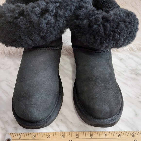 UGG Australia 5803 Bailey Button Women's Black Suede Boots Siz 6 - Picture 2 of 10